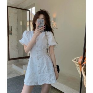 Váy gấm hở lưng hoạ tiết nổi tay bồng xinh xắn-5