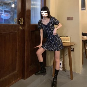 Đầm Tay Phồng Cổ Vuông Màu Đen Họa Tiết Hoa Xinh Xắn Thời Trang-9