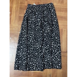 66HOAN15K9H_Hoàn 15k đơn 99k_chân váy hoa nhí, dáng xoè 2 màu đen trắng-3