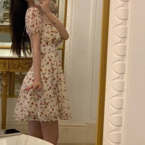 Váy hoa nhỉ hở lưng tay bồng viền ren hot trend- Hàng QC-3