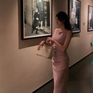 Váy 2 dây yếm dáng midi rúm eo form cực đẹp-4