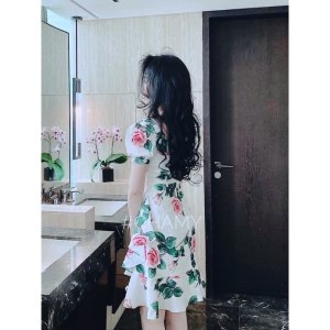 BÁN SỈ VÁY TRẮNG HOA HỒNG VẠT BÈO CỔ TIM CHO NỮ-4