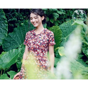 Váy hoa đỏ 2 ve thắt eo dáng xoè Lá in Hoa-5