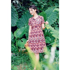 Váy hoa đỏ 2 ve thắt eo dáng xoè Lá in Hoa-3