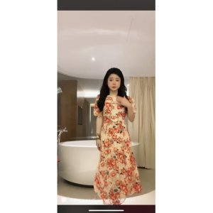 Váy hoa đỏ xếp ly ngực màu mới hot hit 2022 tay bồng siêu xinh-9