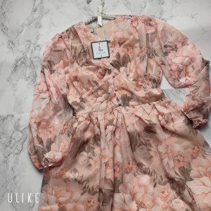 Đầm hoa thiết kế nhún ngực tay bồng dáng xòe nhẹ cúc ngọc 105-5