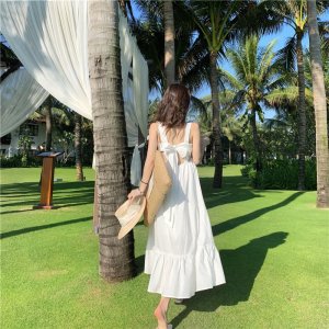 Váy đầm nữ 2 dây buộc nơ lưng trắng đen dáng suông dài cổ vuông freesize phom rộng đi biển du lịch hở lưng sexy C306-2