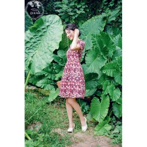 Váy hoa đỏ 2 ve thắt eo dáng xoè Lá in Hoa-4
