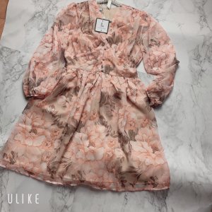 Đầm hoa thiết kế nhún ngực tay bồng dáng xòe nhẹ cúc ngọc 105-7