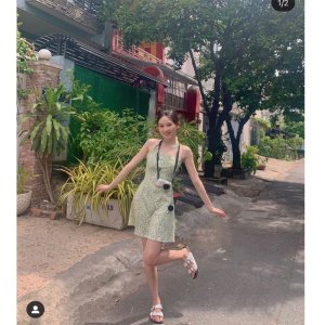 Set váy cổ yếm đầm midi hoa nhí xanh kèm áo khoác cardigan sang chảnh đi chơi du lịch-7