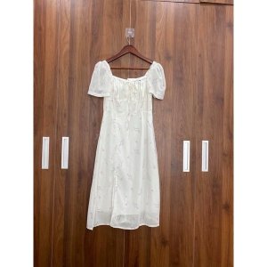 Váy hoa nhí cổ vuông ngắn tay xẻ tà xinh xắn-5