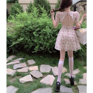 (Ảnh thật)(sẵn L) Váy đầm hoa nhí hở lưng cổ vuông dáng xoè thắt nơ phối ren xinh xắn tiểu thư đi chơi du lịch đi biển-2