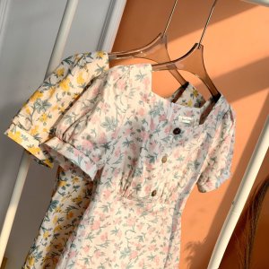 Váy hoa nhí dáng xòe trên đầu gối cổ vuông tay voan đính cúc dừa chất liệu thô lụa mềm mịn thiết kế Eva Lover-7