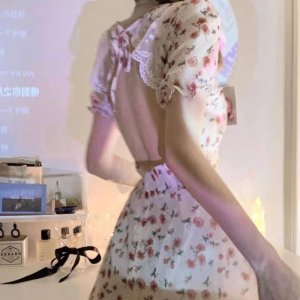 Váy hoa nhỉ hở lưng tay bồng viền ren hot trend- Hàng QC-4