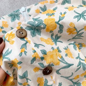 Váy hoa nhí dáng xòe trên đầu gối cổ vuông tay voan đính cúc dừa chất liệu thô lụa mềm mịn thiết kế Eva Lover-9