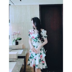 BÁN SỈ VÁY TRẮNG HOA HỒNG VẠT BÈO CỔ TIM CHO NỮ-2