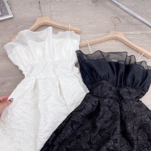 Váy gấm hoa xốp kèm dây ngọc-1