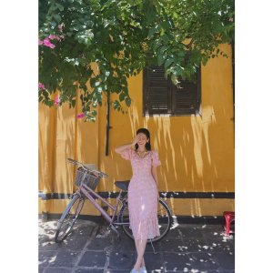 Váy đầm tơ hoa đính nổi màu hồng pastel Louise trễ vai buộc dây cổ đi du lịch đi chơi YAME-9