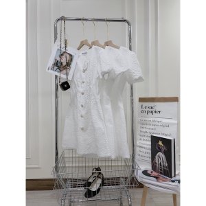 Váy trắng hở lưng chất gấm xốp in hoa nổi đầm dự tiệc-9