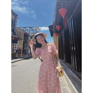 Váy đầm tơ hoa đính nổi màu hồng pastel Louise trễ vai buộc dây cổ đi du lịch đi chơi YAME-7