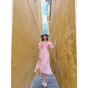 Váy đầm tơ hoa đính nổi màu hồng pastel Louise trễ vai buộc dây cổ đi du lịch đi chơi YAME-4