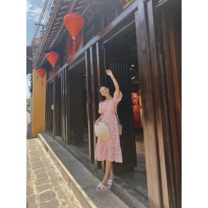 Váy đầm tơ hoa đính nổi màu hồng pastel Louise trễ vai buộc dây cổ đi du lịch đi chơi YAME-5