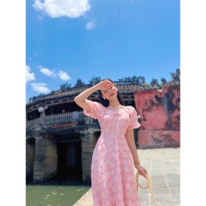 Váy đầm tơ hoa đính nổi màu hồng pastel Louise trễ vai buộc dây cổ đi du lịch đi chơi YAME-8