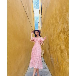 Váy đầm tơ hoa đính nổi màu hồng pastel Louise trễ vai buộc dây cổ đi du lịch đi chơi YAME-6