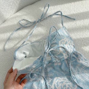 Đầm xanh nền hoa khoen cúp ngực váy nữ đi tiệc cổ yếm phong cách thời trang-7