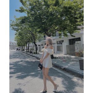 Váy Trễ Vai Xốp Hoa, Đầm Trắng Đen Tay Bồng Xinh Xắn-4